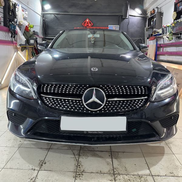 Решітка радіатора на Mercedes C-class W205 2018-2021 Black Diamond під камеру 427437 фото