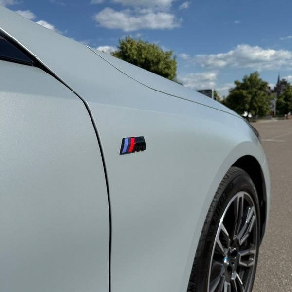Емблеми написи BMW i5 M60 Black Shadow Edition комплект чорний глянець 523221 фото