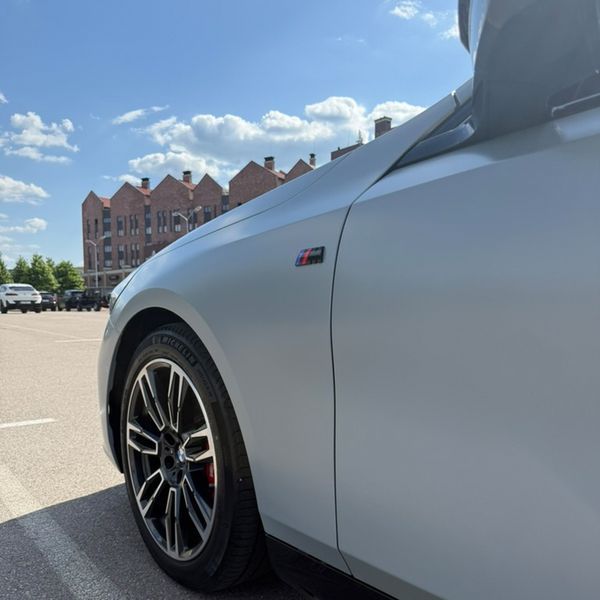 Емблеми написи BMW i5 M60 Black Shadow Edition комплект чорний глянець 523221 фото