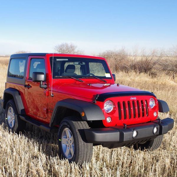 Дефлектор капоту на Jeep Wrangler 2007-2017 FormFit Hood Protector 414392 фото