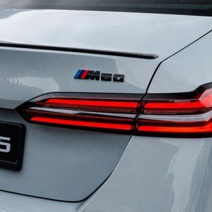 Эмблемы надписи BMW i5 M60 Black Shadow Edition комплект черный глянец 523220 фото
