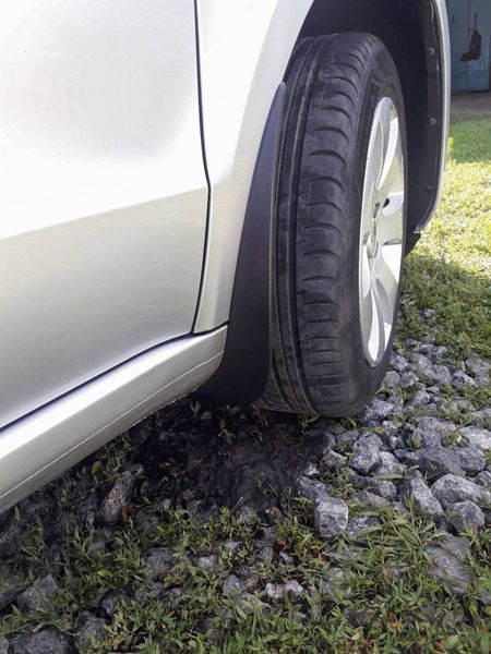 Брызговики на Skoda Superb 2008-2015 передние VAG KEA800001 35622 фото