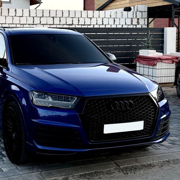 Решетка радиатора на Audi Q7 2015-2020 в стиле RSQ7 Black 241063 фото