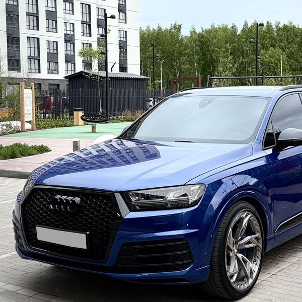 Решетка радиатора на Audi Q7 2015-2020 в стиле RSQ7 Black 241063 фото