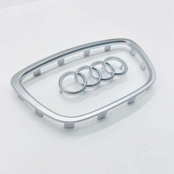 Значок рамка емблема на кермо Audi 2012- 12 кліпс сіра 424925 фото