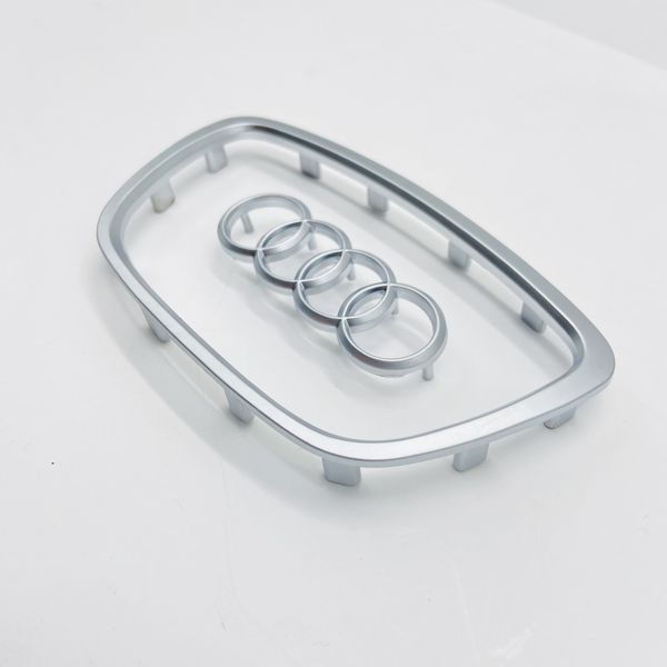 Значок рамка емблема на кермо Audi 2012- 12 кліпс сіра 424925 фото