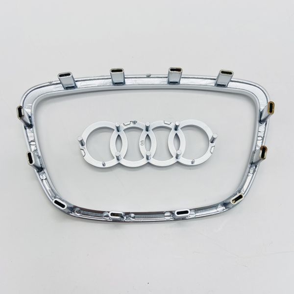 Значок рамка емблема на кермо Audi 2012- 12 кліпс сіра 424925 фото