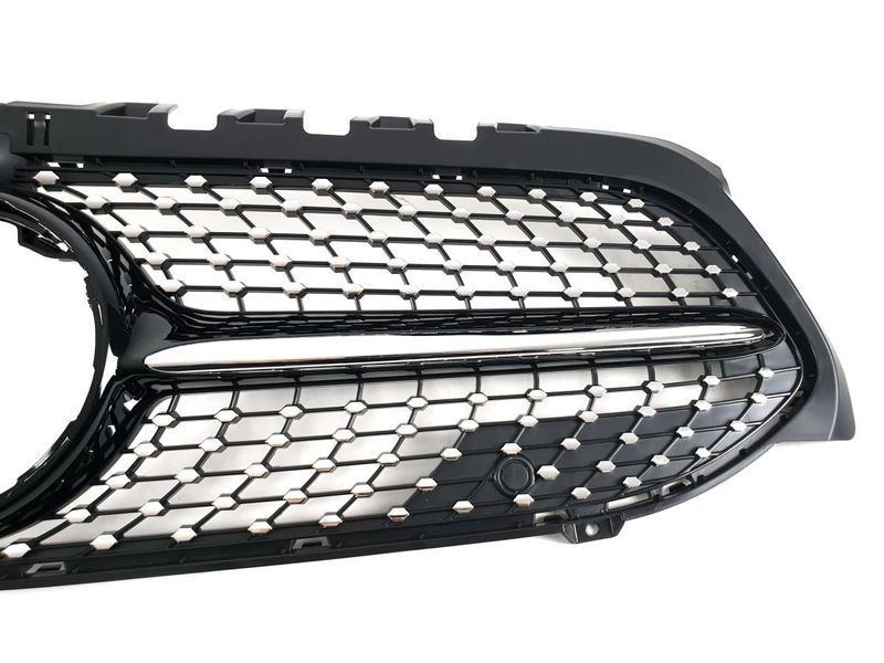 Решетка радиатора на Mercedes A-class W177 2018-2022 Black Diamond под камеру 427436 фото