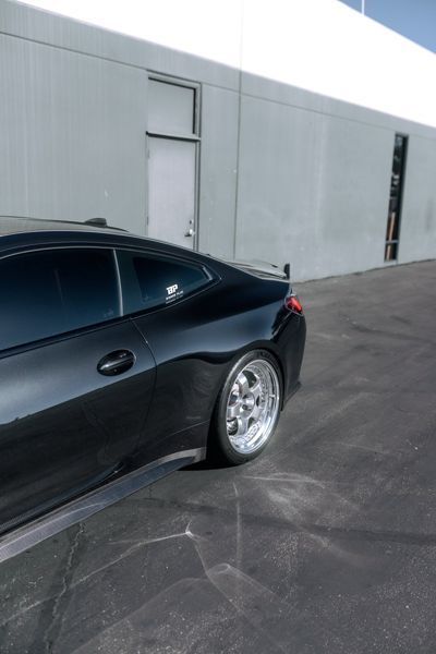 Лезвия на пороги ( Карбон ) V2 на BMW M4 G82 / G83 2021-2025 года 522398 фото
