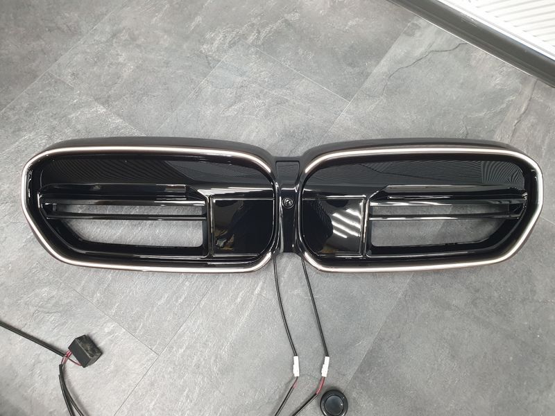 Решетка радиатора на BMW 5 G30, G31 2020-2023 в стиле M5 G90 LED Iconic glow 522436 фото