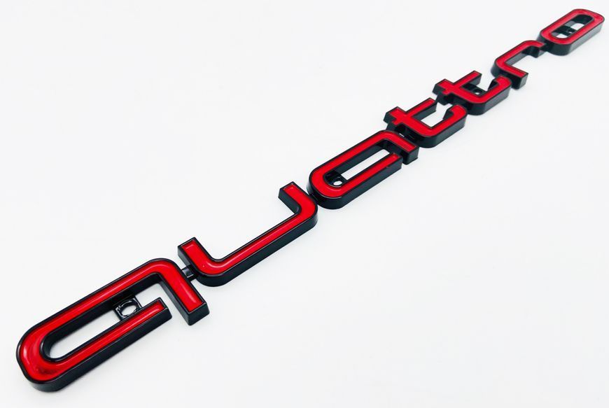 Автологотип шильдик эмблема Quattro на решітку радіатора в стилі Audi RS Red Black 407393 фото