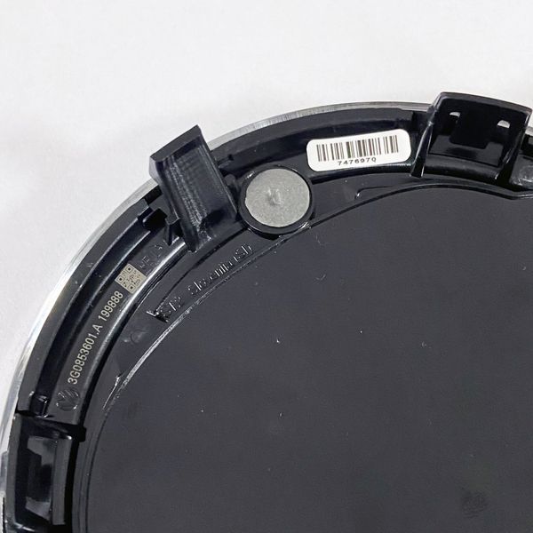 Емблема в решітку радіатора Volkswagen Passat B8 2014-2021 3G0853601A під дистронік 521659 фото