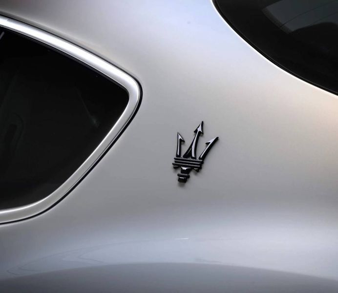 Автологотип емблема Maserati Black тризуб чорний глянець 430556 фото