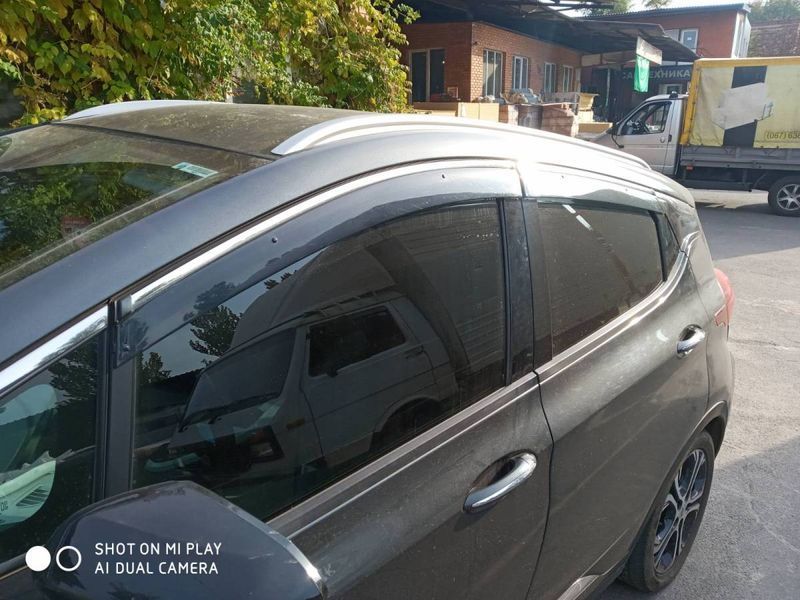 Дефлектори вікон для Chevrolet Bolt 2017- з хром молдингом WELLvisors 3-847CH027 162718 фото