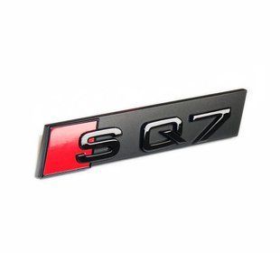 Автологотип емблема напис Audi SQ7 в решітку радіатора чорна на платформі 241271 фото