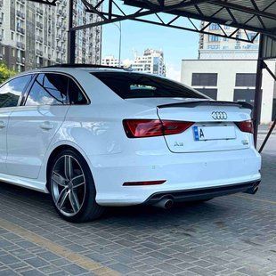 Спойлер на Audi A3 2012- Sedan V стиль чорний глянець 424972 фото