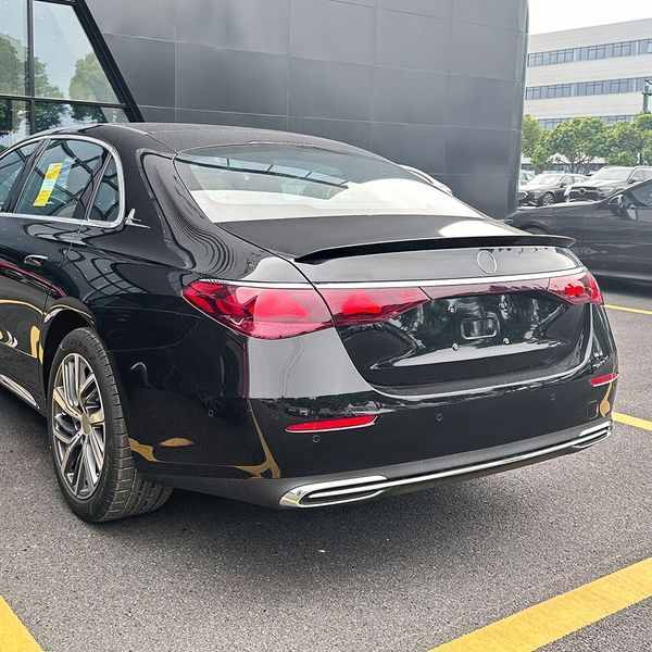 Спойлер на Mercedes-Benz E-class W214 2021- стиль AMG чорний глянець 522556 фото