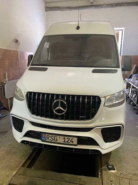 Передний бампер на Mercedes Sprinter W907 2017- AMG 431022 фото