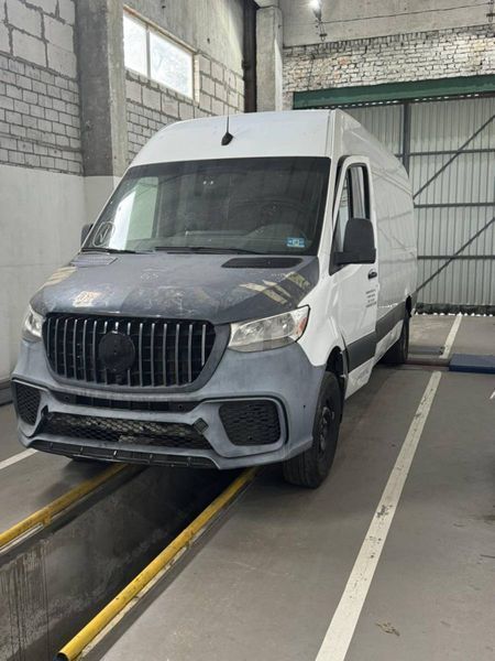 Передний бампер на Mercedes Sprinter W907 2017- AMG 431022 фото
