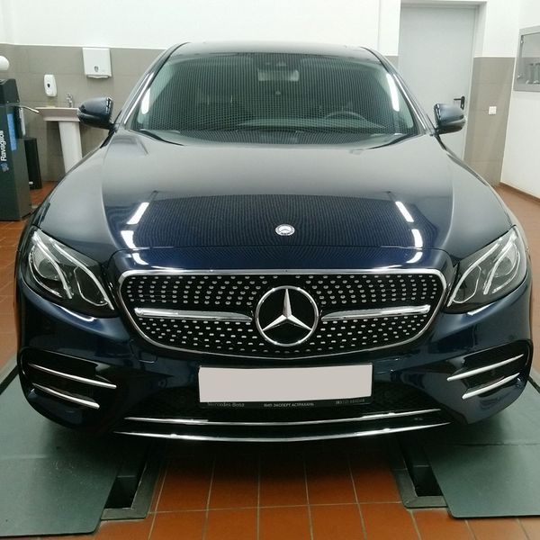 Решітка радіатора на Mercedes E-class W213 2016-2020 Black стиль Diamond під камеру 522624 фото