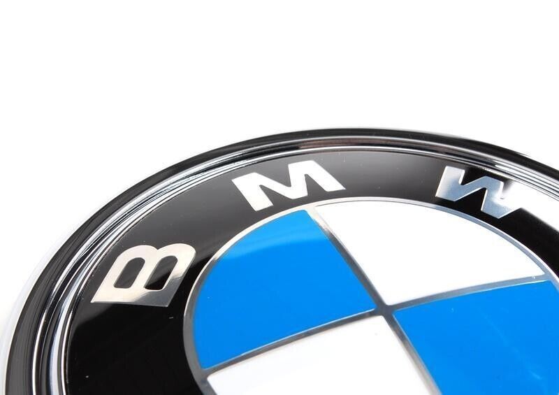 Емблема кришки багажника на BMW X5 E70 2006-2013 оригінал 51147157696 397397 фото Емблема кришки багажника на BMW X5 E70 2006-2013 оригінал 51147157696 397397 фото