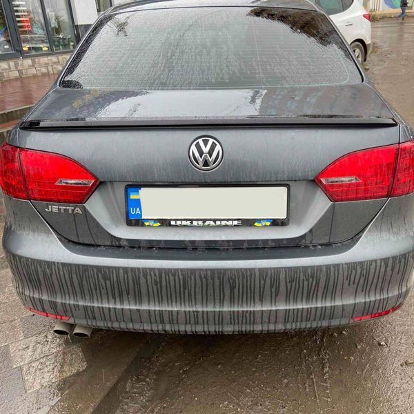 Спойлер на Volkswagen Jetta 2010-2017 чорний глянець 414667 фото Спойлер на Volkswagen Jetta 2010-2017 чорний глянець 414667 фото