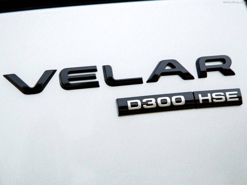 Автологотип эмблема надпись Range Rover Velar Чорний глянець LR095758 на крышку багажника 418144 фото