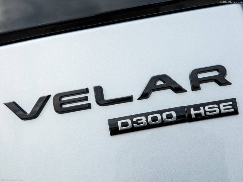 Автологотип эмблема надпись Range Rover Velar Чорний глянець LR095758 на крышку багажника 418144 фото