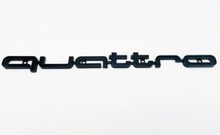 Автологотип емблема Quattro на решітку радіатора в стилі Audi RS Black 407388 фото