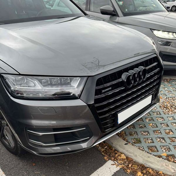 Решетка радиатора на Audi Q7 2015-2020 в стиле SQ7 Black V1 430988 фото