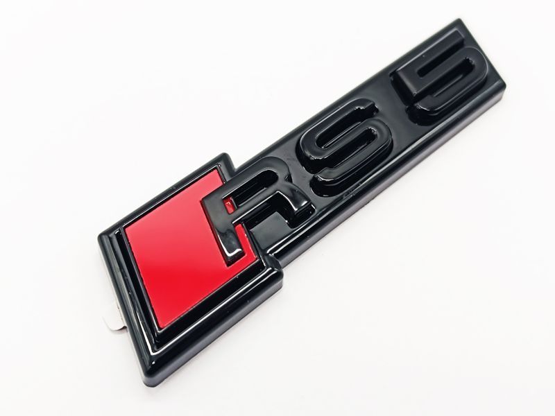 Автологотип шильдик эмблема Audi RS5 в решетку радиатора черный глянец 241277 фото