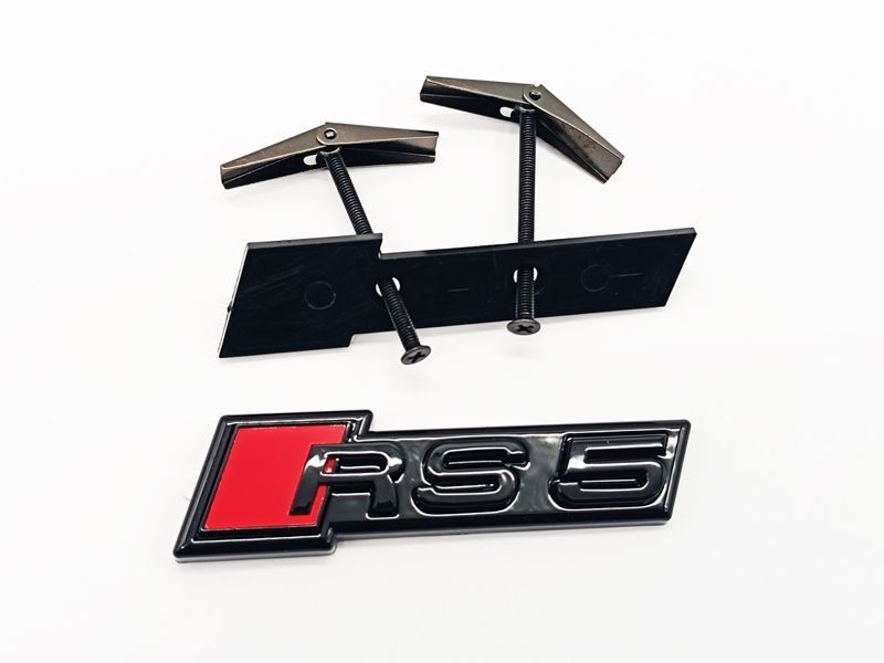 Автологотип шильдик эмблема Audi RS5 в решетку радиатора черный глянец 241277 фото