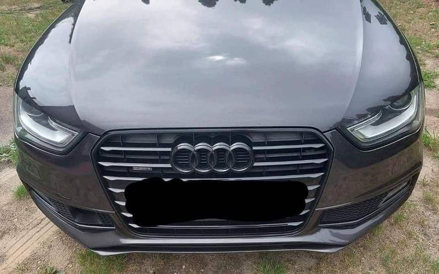 Автологотип емблема чорні кільця Audi A4 B8, S4, RS4 2007-2015 Black Edition в решітку радіатора 153964 фото