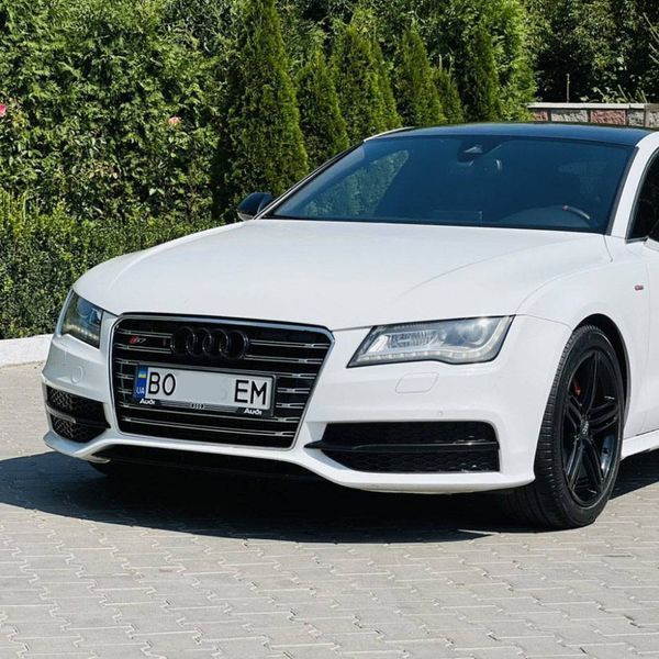 Автологотип черная эмблема Audi A7 C7 2010-2014 Black Edition в решетку радиатора 4K5853601 232874 фото