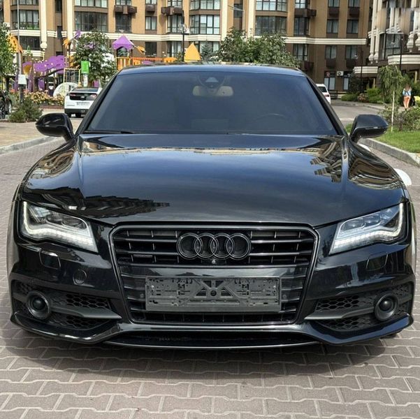 Автологотип черная эмблема Audi A7 C7 2010-2014 Black Edition в решетку радиатора 4K5853601 232874 фото