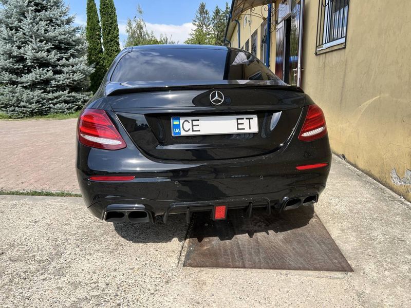 Спойлер на Mercedes E-class W213 2016-2020 Sedan чорний глянець 429869 фото