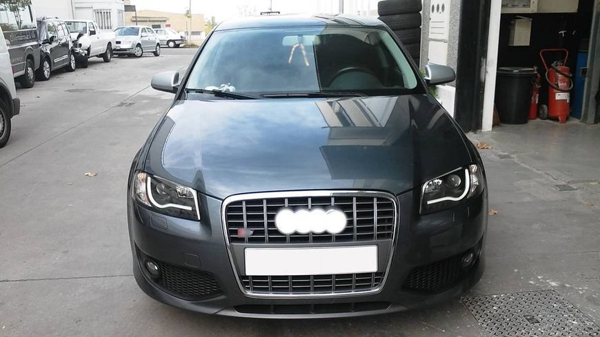 Решетка радиатора на Audi A3 2008-2012 в стиле S3 Silver Chrome 427365 фото