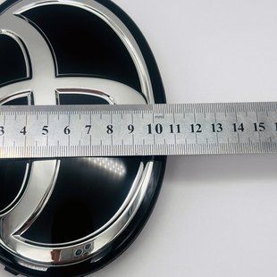 Автологотип емблема в решітку радіатора Toyota Highlander 2013-2017 під склом 160x110мм 523254 фото