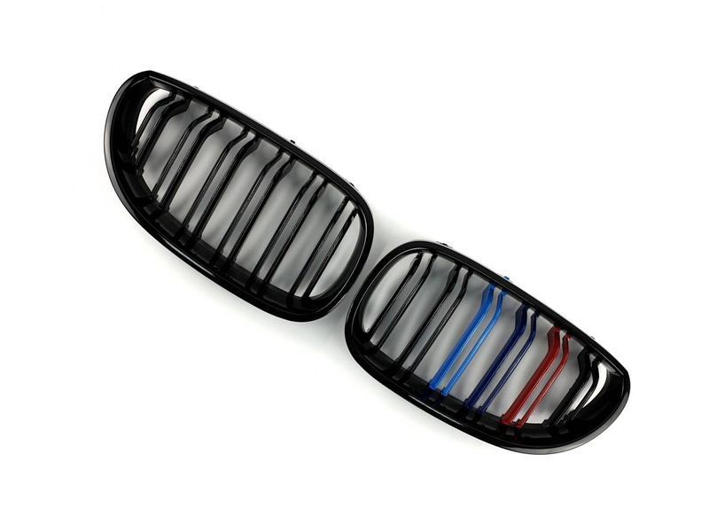Решітка радіатора на BMW 5 E60, E61 2003-2010 M-color 429009 фото Решітка радіатора на BMW 5 E60, E61 2003-2010 M-color 429009 фото