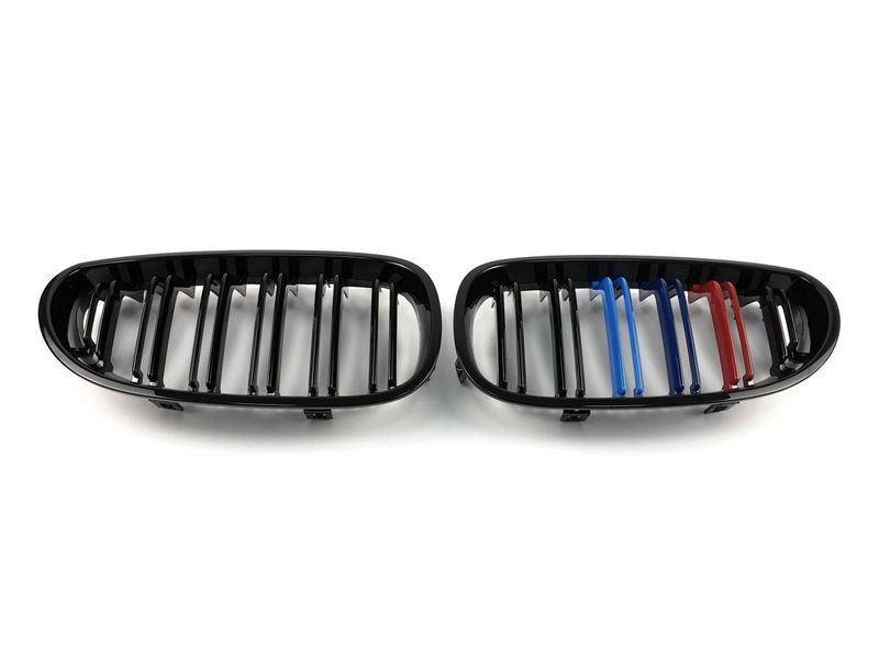 Решітка радіатора на BMW 5 E60, E61 2003-2010 M-color 429009 фото Решітка радіатора на BMW 5 E60, E61 2003-2010 M-color 429009 фото
