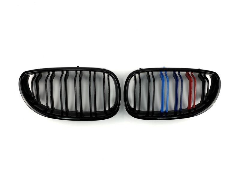 Решітка радіатора на BMW 5 E60, E61 2003-2010 M-color 429009 фото Решітка радіатора на BMW 5 E60, E61 2003-2010 M-color 429009 фото