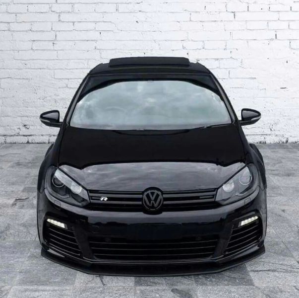 Накладки на емблеми Volkswagen Golf 7 2012-2017 черный глянец в радиаторной решетке +на крышку багажника 423262 фото