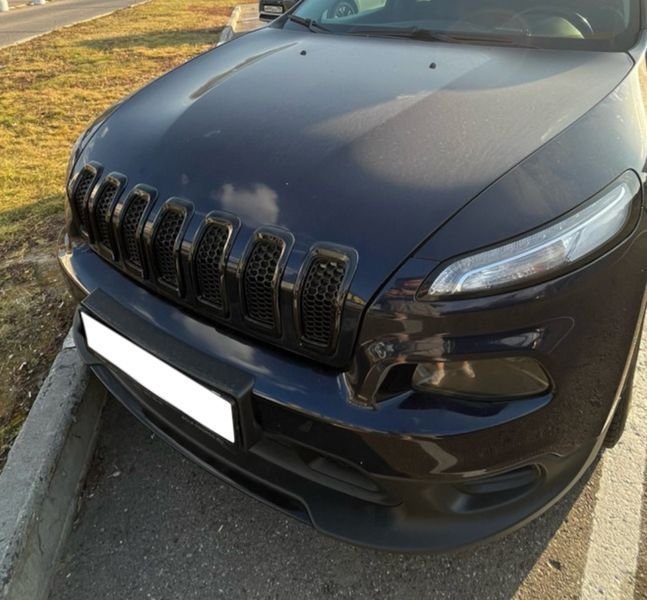 Решетка радиатора на Jeep Cherokee 2014-2018 Black 68303626AA 423029 фото Решетка радиатора на Jeep Cherokee 2014-2018 Black 68303626AA 423029 фото