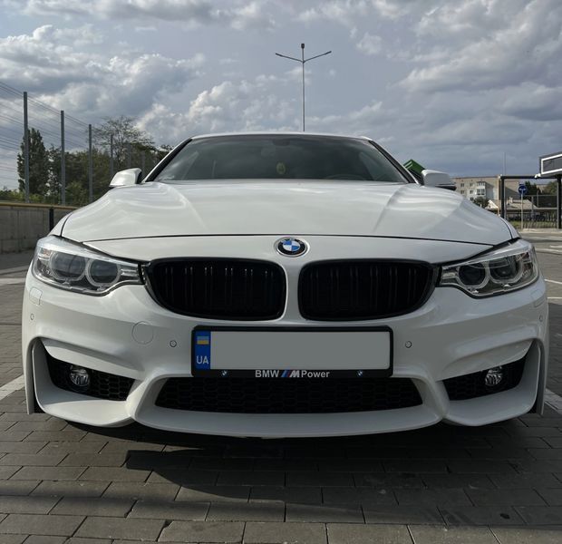 Передний бампер на BMW 4 F32, F33 2013-2020 в стиле M4 под туманки 522108 фото