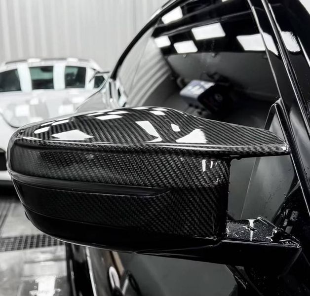 Карбоновые накладки на зеркала на BMW 2 G42, 3 G20, 4 G22, 5 G30, 6 G32, 7 G11, 8 G14 стиль M3/M4 426320 фото