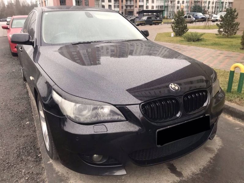 Решітка радіатора на BMW 5 E60, E61 2003-2010 M-Look Black 429035 фото Решітка радіатора на BMW 5 E60, E61 2003-2010 M-Look Black 429035 фото