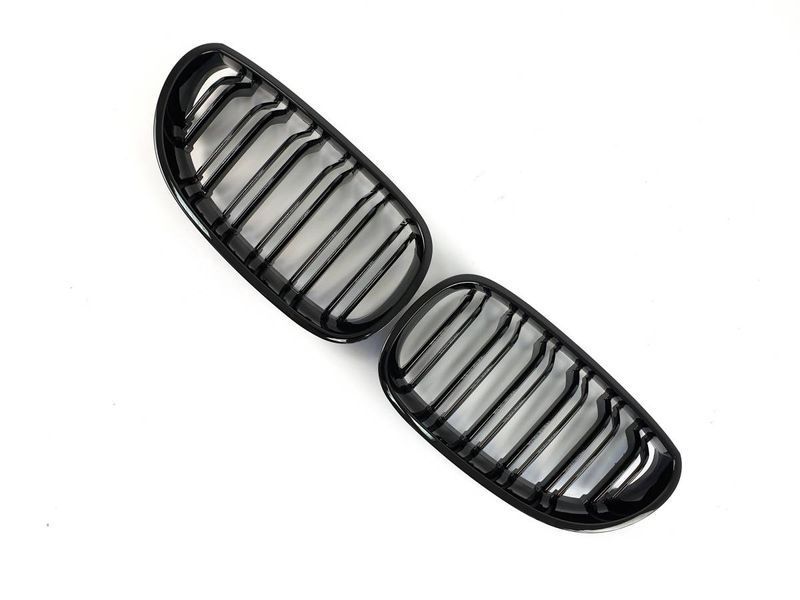 Решітка радіатора на BMW 5 E60, E61 2003-2010 M-Look Black 429035 фото Решітка радіатора на BMW 5 E60, E61 2003-2010 M-Look Black 429035 фото