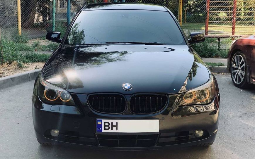 Решітка радіатора на BMW 5 E60, E61 2003-2010 M-Look Black 429035 фото Решітка радіатора на BMW 5 E60, E61 2003-2010 M-Look Black 429035 фото