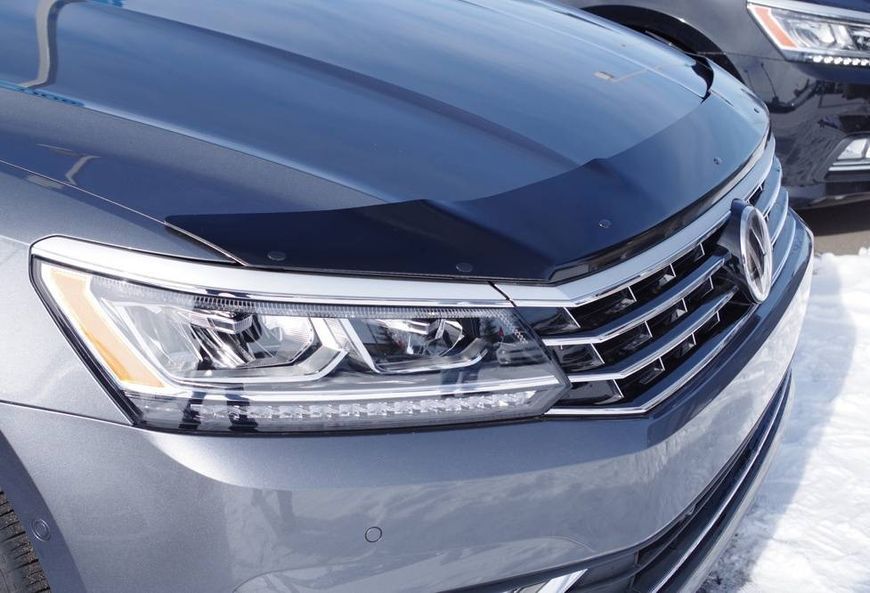 Дефлектор капоту на Volkswagen Passat NMS 2016- USA FormFit Hood Protector HD 21D16 229305 фото