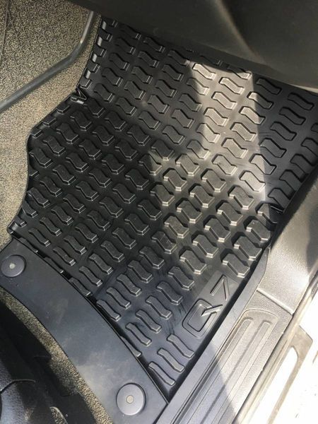 Килимки для Audi Q7 2006-2015 передні VAG 4L1061501041 35745 фото